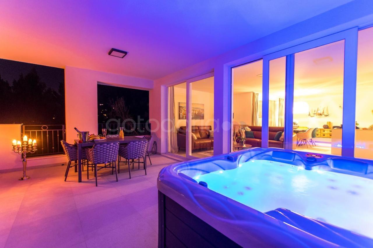 Villa Smaragd - Opal - Luxury Apt With Shared Pool And Private Hot Tub Makarska Exterior foto