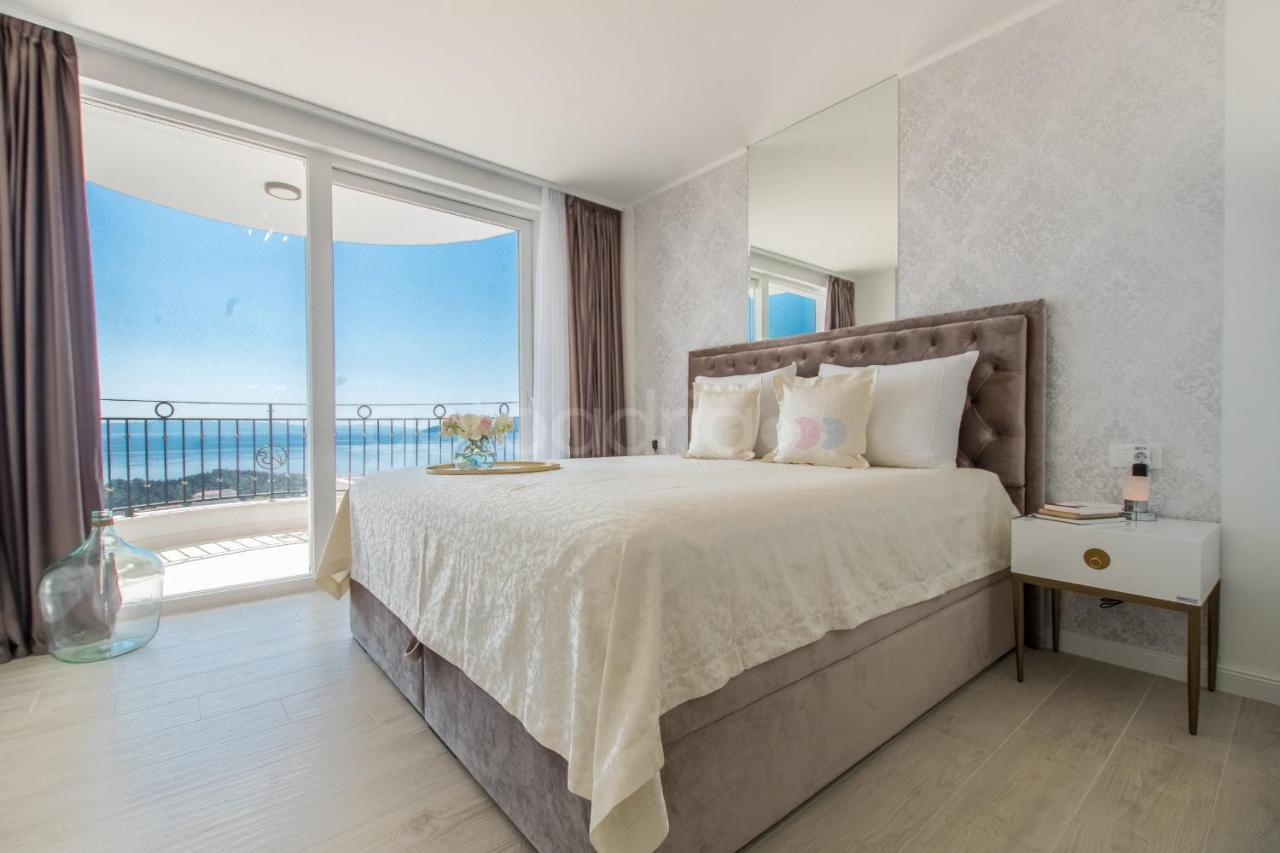 Villa Smaragd - Opal - Luxury Apt With Shared Pool And Private Hot Tub Makarska Exterior foto