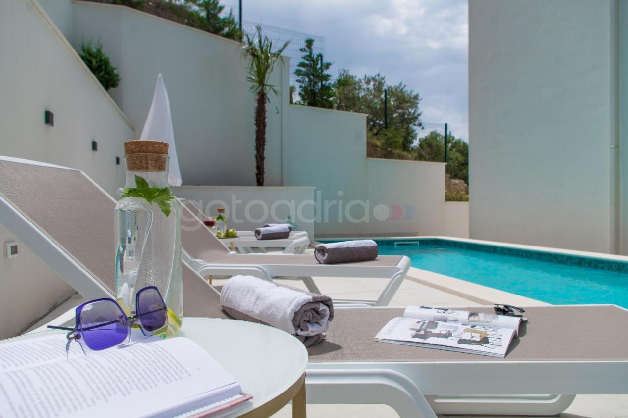 Villa Smaragd - Opal - Luxury Apt With Shared Pool And Private Hot Tub Makarska Exterior foto