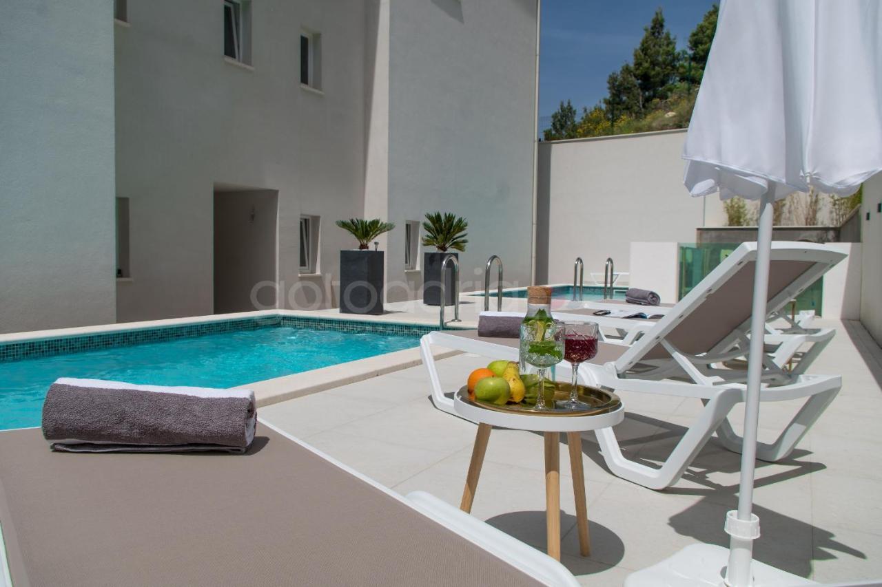 Villa Smaragd - Opal - Luxury Apt With Shared Pool And Private Hot Tub Makarska Exterior foto