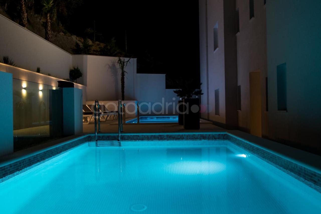 Villa Smaragd - Opal - Luxury Apt With Shared Pool And Private Hot Tub Makarska Exterior foto